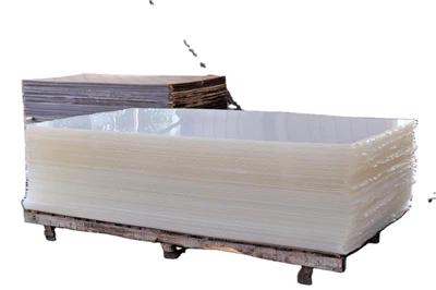 Klarstøpt akrylplate
